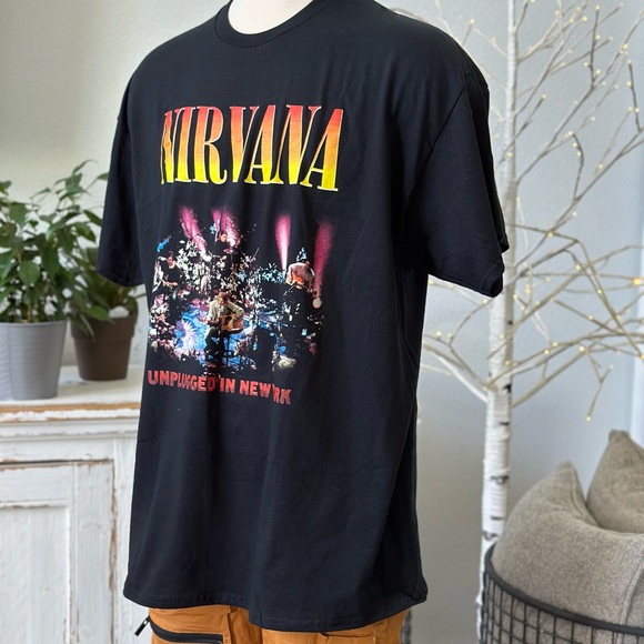Nirvana unplugged in New York T-shirt. NWT - Picture 2 of 4